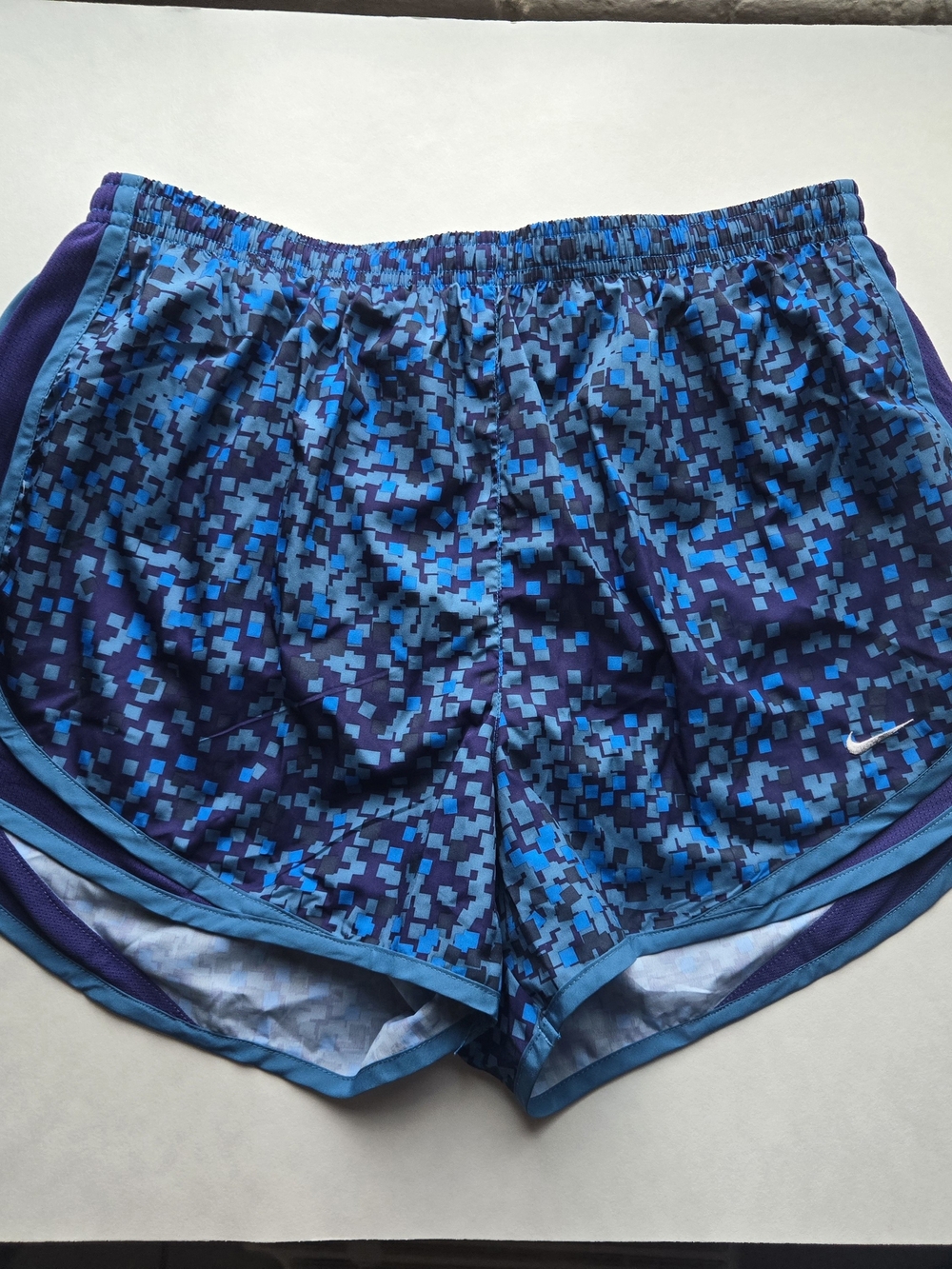 Nike Women's Blue Pixel-Print Athletic Shorts Large